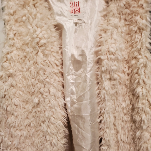 Faux fur vest - Picture 2 of 5